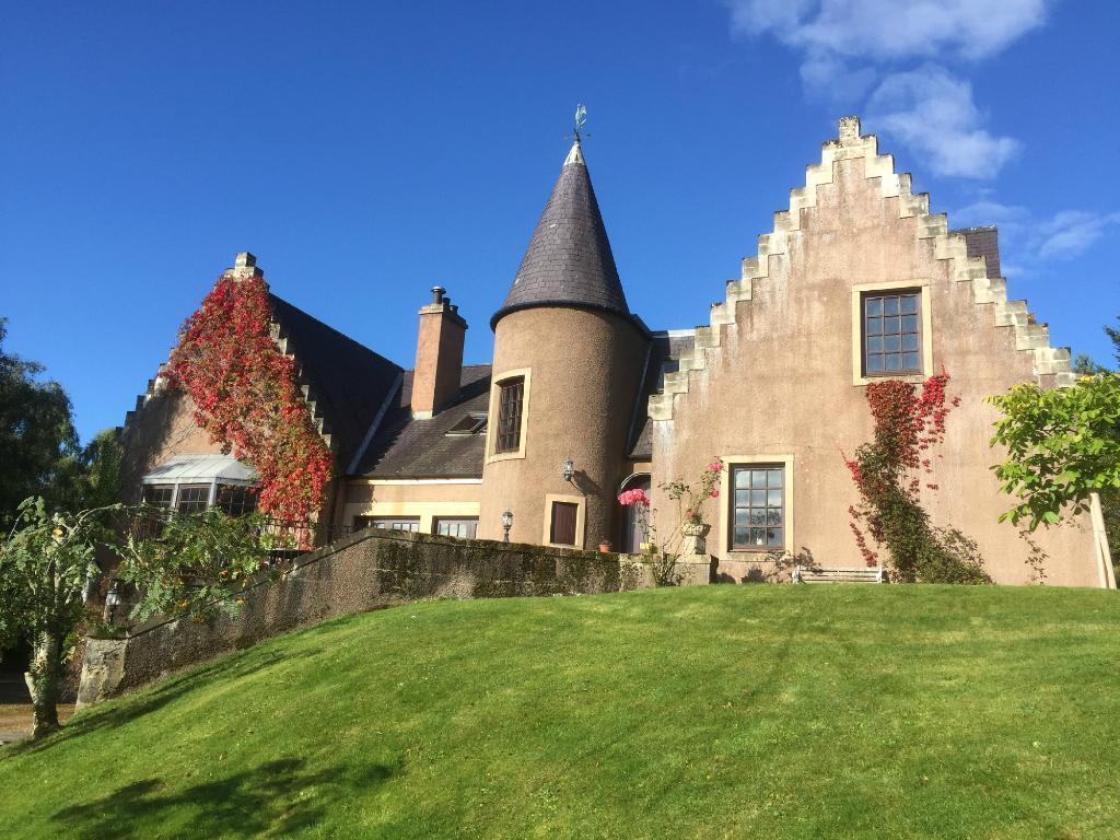 Highland Bear Lodge & Luxury Bear Huts Drumnadrochit Exterior photo